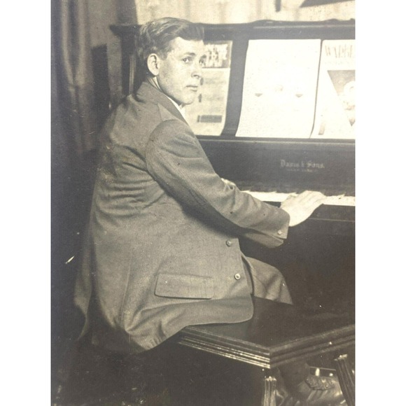 Vintage College Pennant Photo Piano‎ Player Harvard Iowa Yale Dubuque Flags - Picture 2 of 7